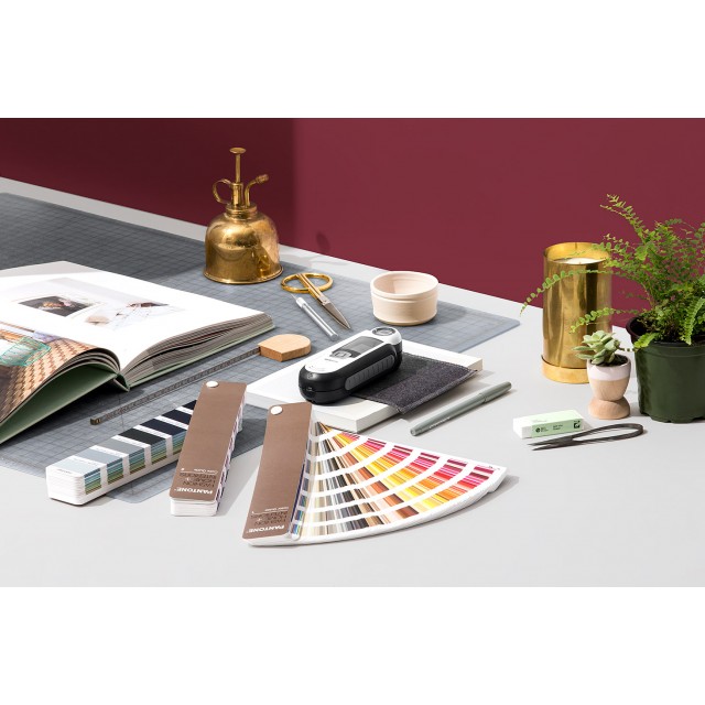 Pantone Capsure with Fashion & Home, Interiors Color Guide