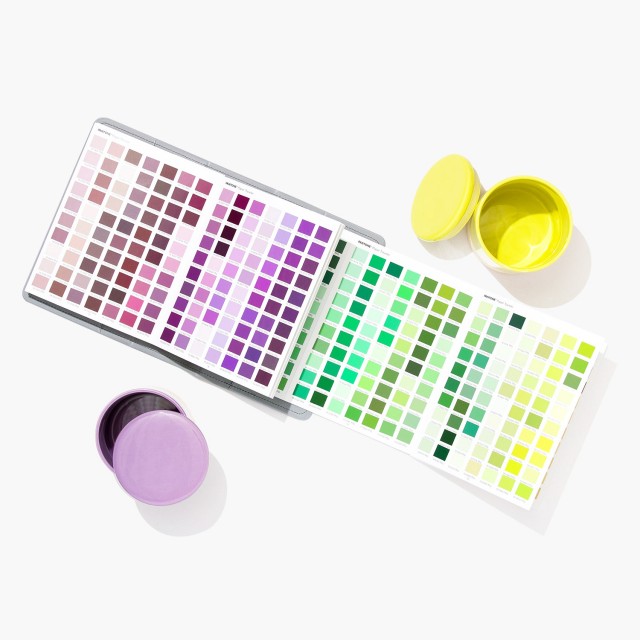 Pantone FHI Paper Traveler Pantone FHI Paper Traveler